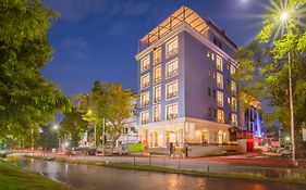 Tripli Hotels Blue Moon